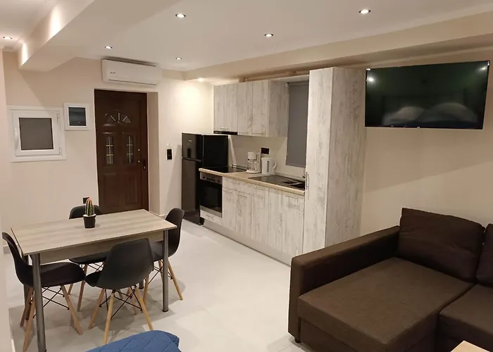 Newly Renovated Apartment Next To The Port