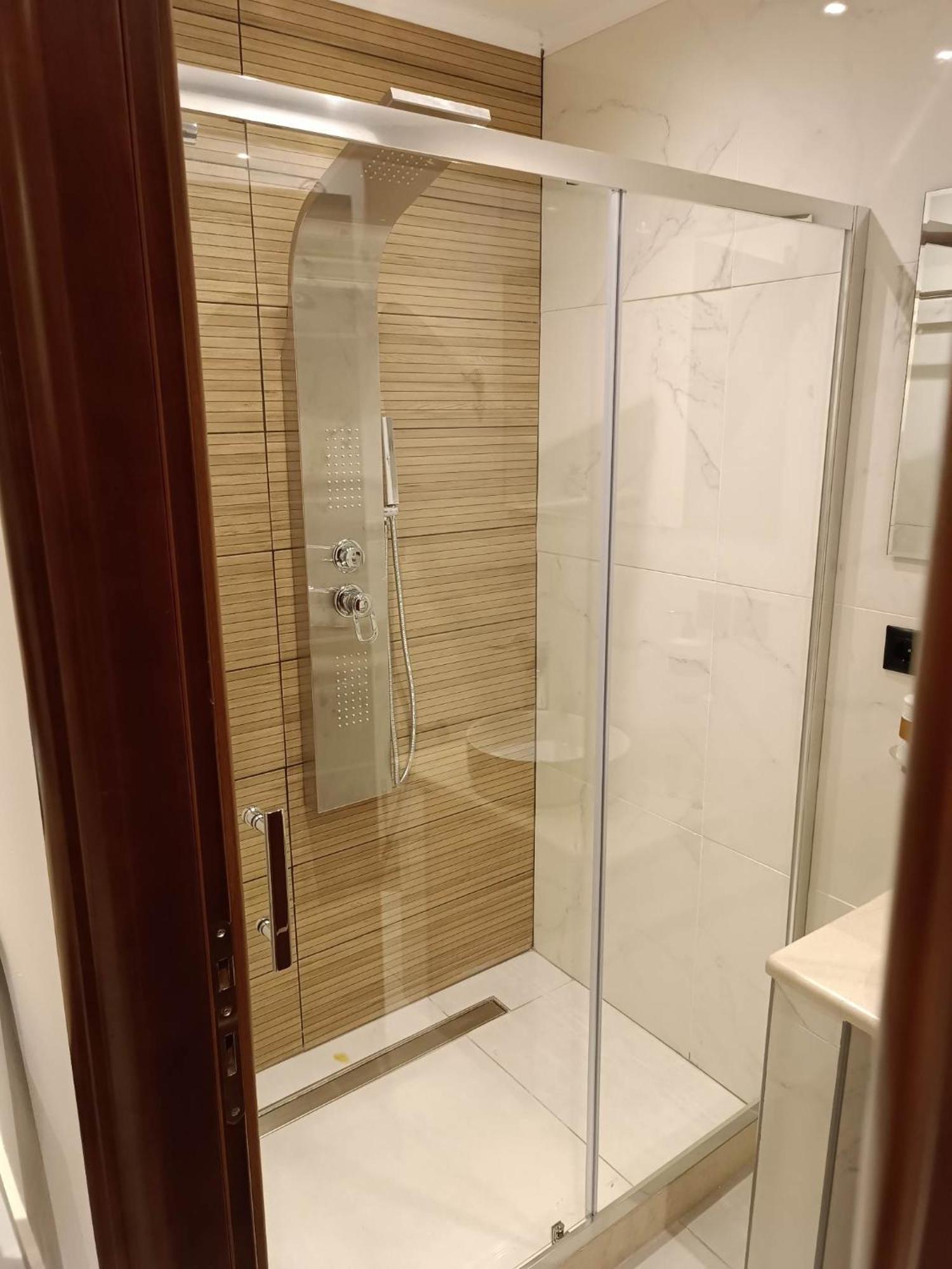 Newly Renovated Next To The Port Appartement
