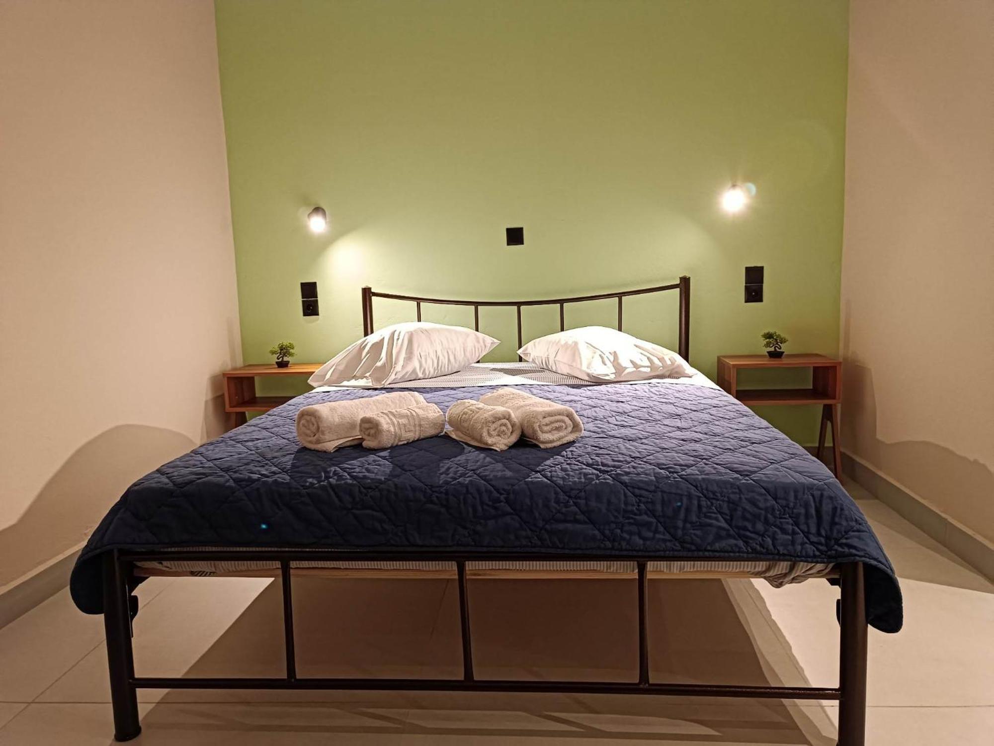 Newly Renovated Next To The Port Appartement Mantouki