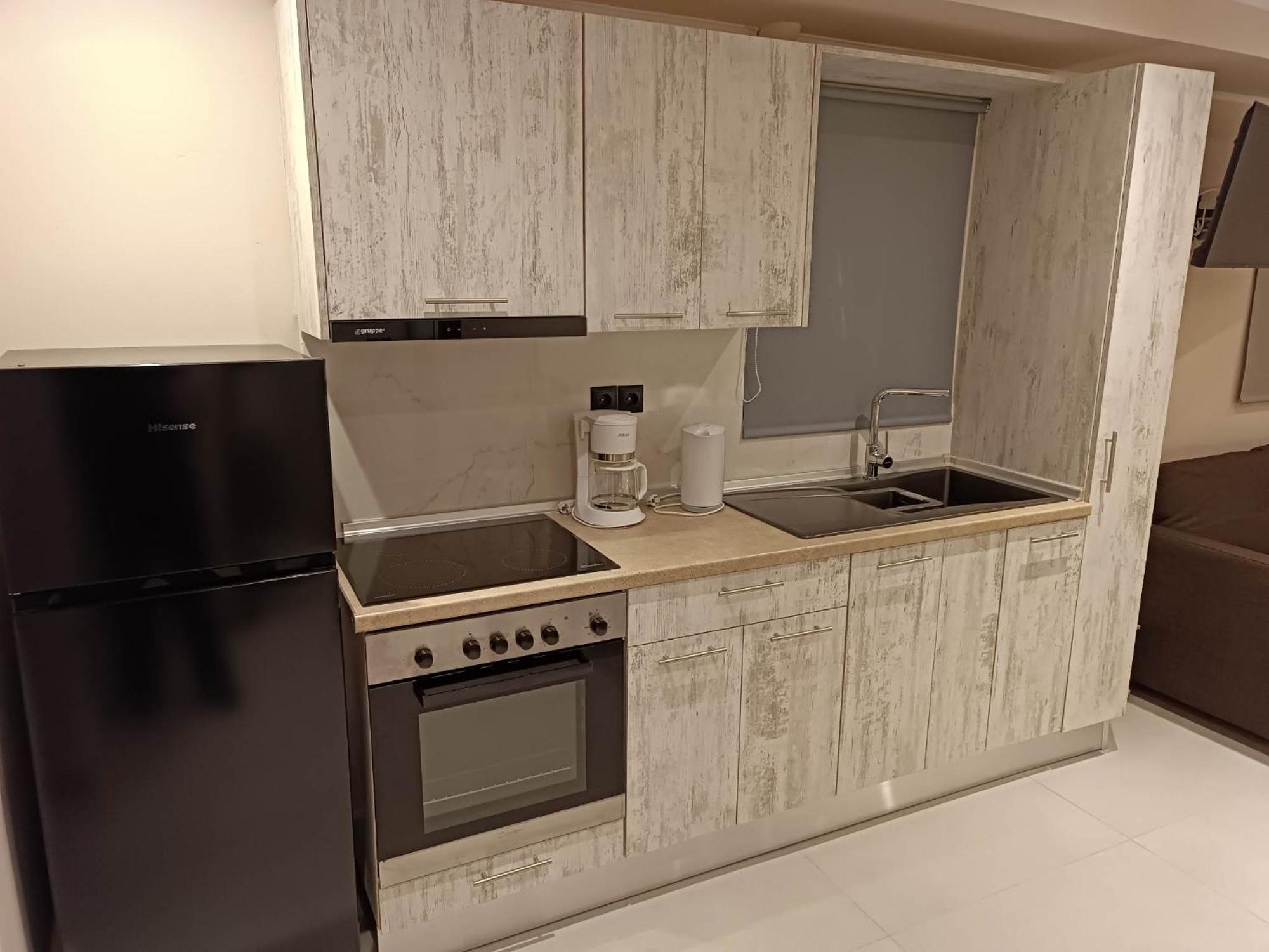 Newly Renovated Next To The Port Appartement Mantouki