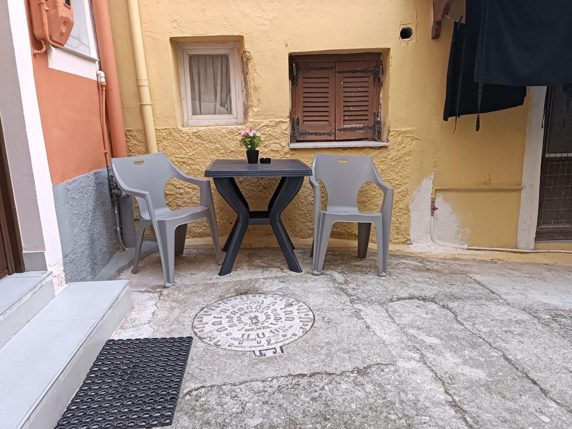 Newly Renovated Next To The Port Mantouki